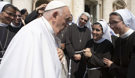 ¡SIEMPRE UNIDAS Y EN COMUNIÓN CON EL PAPA FRANCISCO!